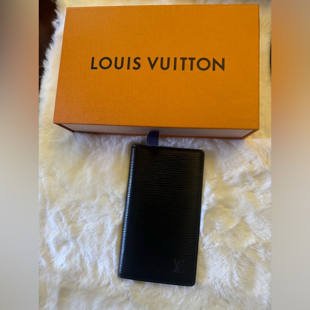 Louis Vuitton Epi bifold  Agenda Cover